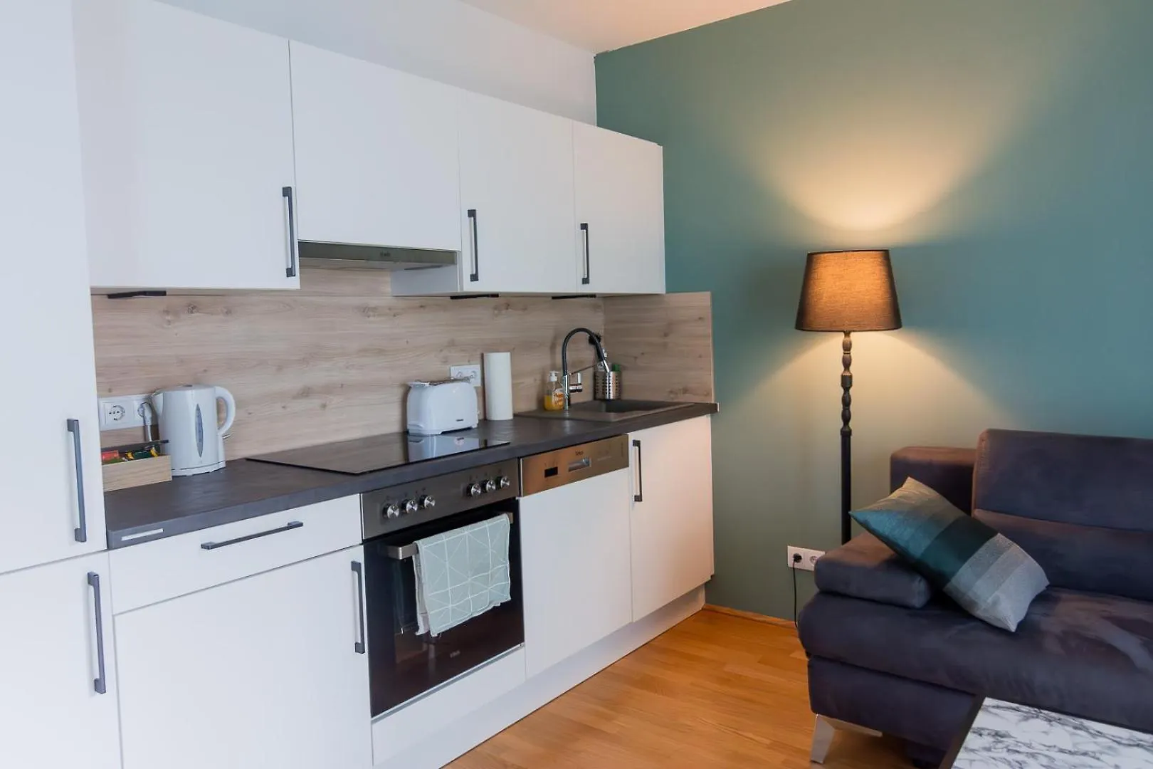 Modern 1Br - 15 Mins To City Center Wien 0*,  Österreich